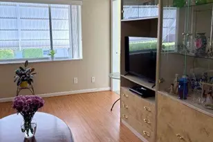 2562 N Garden Dr, Lake Worth, FL 33461 - Photo 3