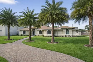 12038 Key Lime Blvd, The Acreage, FL 33412 - Photo 5