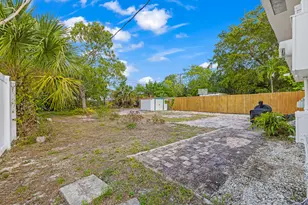 253 SW 2nd Ct, Deerfield Beach, FL 33441 - Photo 23