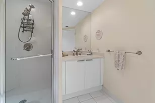 2650 Lake Shore Dr, Riviera Beach, FL 33404 - Photo 21