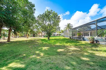 417 N Country Club Drive, Atlantis, FL 33462 - Photo 49
