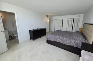 137 Golden Isles Dr, Hallandale Beach, FL 33009 - Photo 17