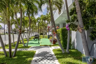 137 Golden Isles Dr, Hallandale Beach, FL 33009 - Photo 29