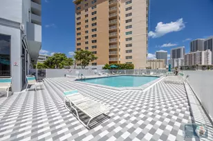 137 Golden Isles Dr, Hallandale Beach, FL 33009 - Photo 25