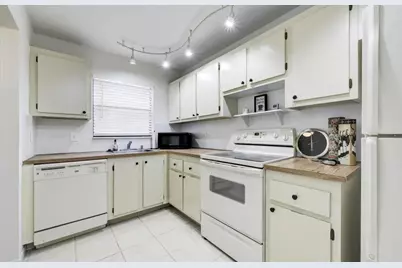 4700 Lucerne Lakes Boulevard #308, Lake Worth, FL 33467 - Photo 3