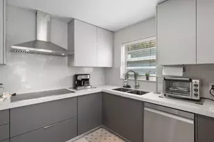 10180 W Bay Harbor Dr, Bay Harbor Islands, FL 33154 - Photo 17