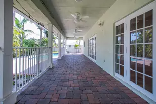 199 NW 7th St, Boca Raton, FL 33432 - Photo 25