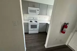 206 NW 84th St, Miami, FL 33150 - Photo 7