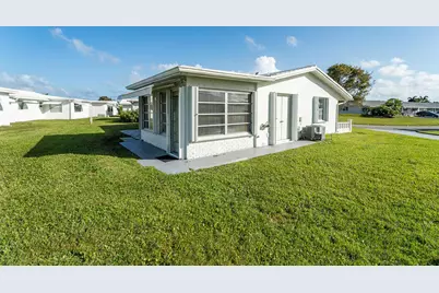 688 SW Lake Court, Boynton Beach, FL 33426 - Photo 21