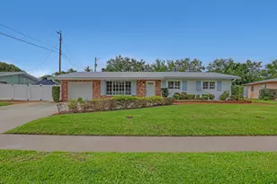 24 Pinetree Cir, Tequesta, FL 33469 - Photo 1