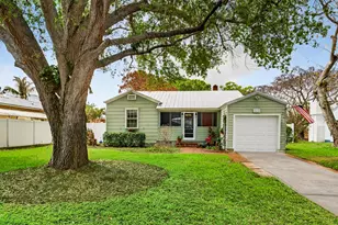 2419 19th Ave, Vero Beach, FL 32960 - Photo 1