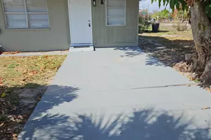 815 Dundas Ct, Fort Pierce, FL 34950 - Photo 1