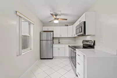 932 Flanders T, Delray Beach, FL 33484 - Photo 1