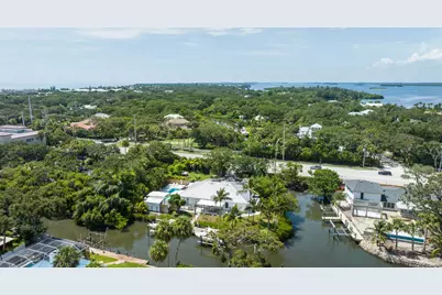 649 E Causeway Boulevard, Vero Beach, FL 32963 - Photo 1