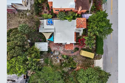 418 E Lakewood Road, West Palm Beach, FL 33405 - Photo 1