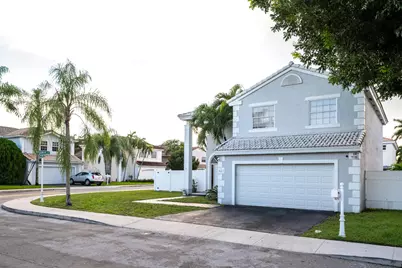 621 Lakeshore Terrace, Davie, FL 33325 - Photo 1