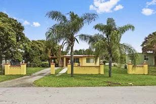 291 Tulip Tree Dr, Lantana, FL 33462 - Photo 1