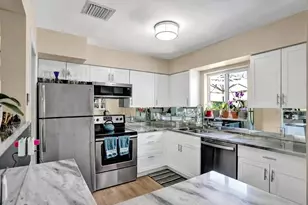 2099 NE 4th Ct, Boca Raton, FL 33431 - Photo 7