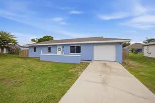 424 SE Fallon Dr, Port Saint Lucie, FL 34983 - Photo 1