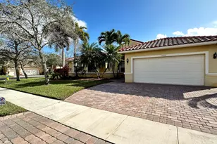 19010 SW 10th St, Pembroke Pines, FL 33029 - Photo 1