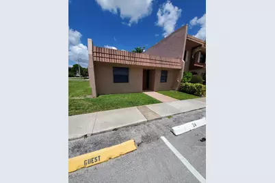 24 Laredo Place, Davie, FL 33324 - Photo 1