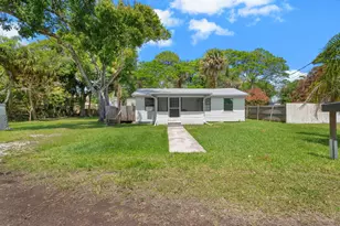 390 Baysinger Ave, Fort Pierce, FL 34982 - Photo 1