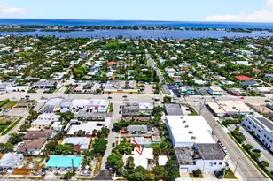 424 Oxford St, West Palm Beach, FL 33405 - Photo 1