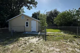 321 N 11th St, Fort Pierce, FL 34950 - Photo 1