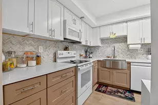 3050 Presidential Way, West Palm Beach, FL 33401 - Photo 1
