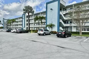 2003 Lincoln A, Boca Raton, FL 33434 - Photo 1