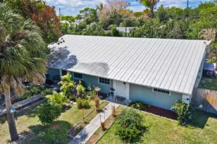 2705 SE Ellendale St, Stuart, FL 34997 - Photo 1