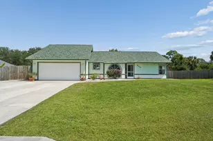 902 Egret Ave, Fort Pierce, FL 34982 - Photo 1