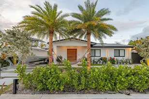 807 Hollywood Pl, West Palm Beach, FL 33405 - Photo 1