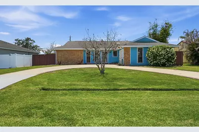 814 SE Celtic Avenue, Port Saint Lucie, FL 34983 - Photo 1