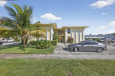 727 Hummingbird Way #1, North Palm Beach, FL 33408 - Photo 1