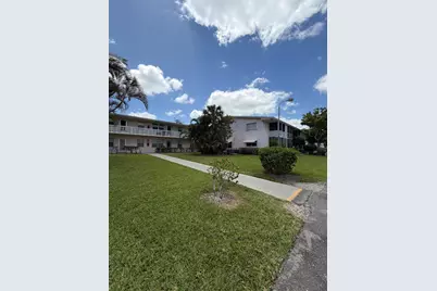 109 Camden E, West Palm Beach, FL 33417 - Photo 1