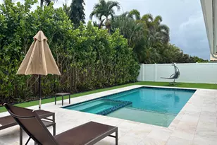 330 Sandalwood Ln, Boca Raton, FL 33487 - Photo 1