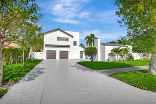 237 NW 7th St, Boca Raton, FL 33432 - Photo 1
