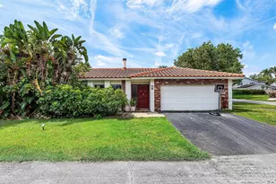 2 Tam O Shanter Ln, Boca Raton, FL 33431 - Photo 1
