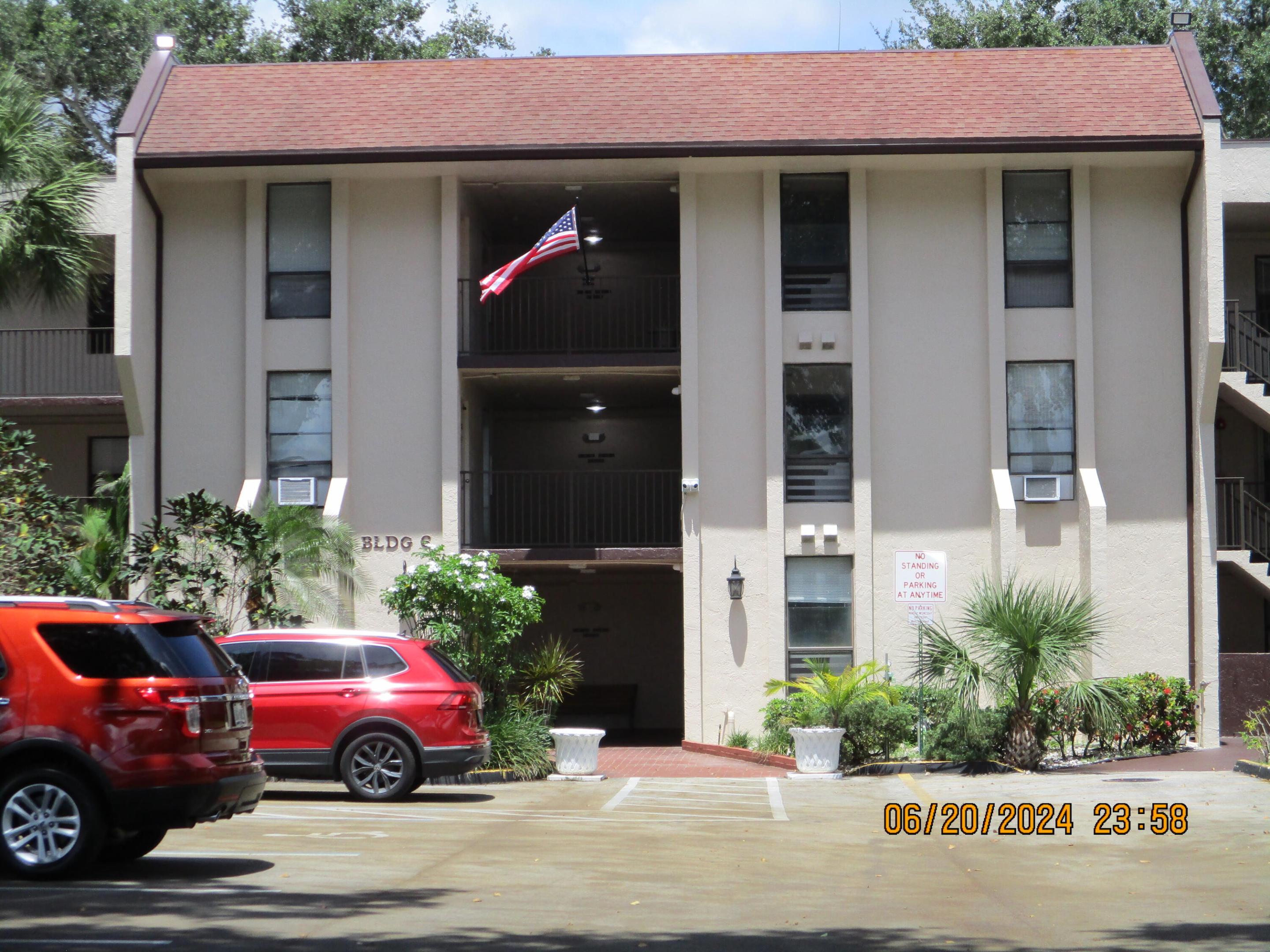 6751 N University Dr #320 main architectural view