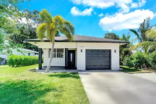724 SW 9th St, Delray Beach, FL 33444 - Photo 1