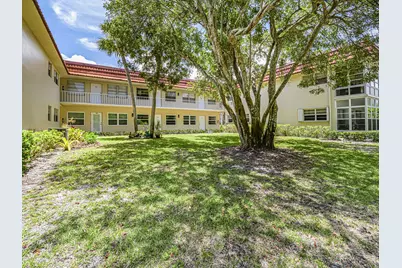 109 Spring Lake Court #105, Vero Beach, FL 32962 - Photo 1