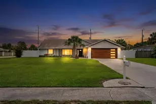 701 SE Dolphin Dr, Stuart, FL 34996 - Photo 1