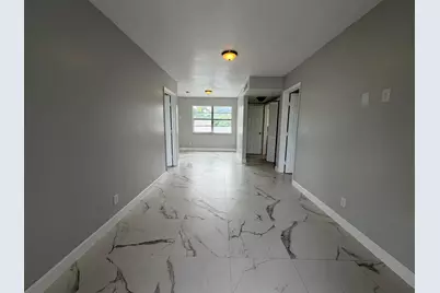 915 NE 8th Street #202, Hallandale Beach, FL 33009 - Photo 1