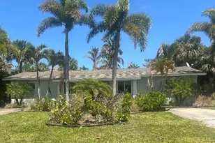 462 Granada St, Fort Pierce, FL 34949 - Photo 1