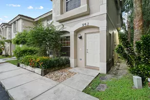 952 Summit Lake Dr, West Palm Beach, FL 33406 - Photo 1