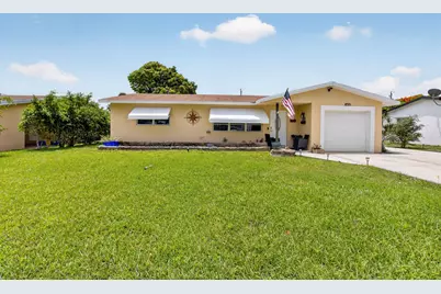 220 SW 10th Avenue, Boynton Beach, FL 33435 - Photo 1