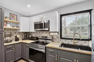 124 Lake Evelyn Dr, West Palm Beach, FL 33411 - Photo 1
