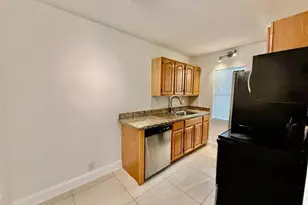601 NE 29th Dr, Wilton Manors, FL 33334 - Photo 1