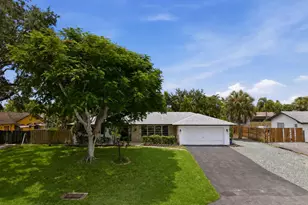 31 W Coconut Dr, Lake Worth, FL 33467 - Photo 1